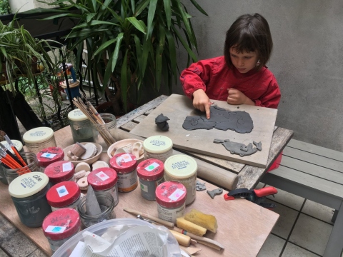 Cours d'initiation au modelage et à la poterie Sonia Cointepas © Rosa Chneiwess